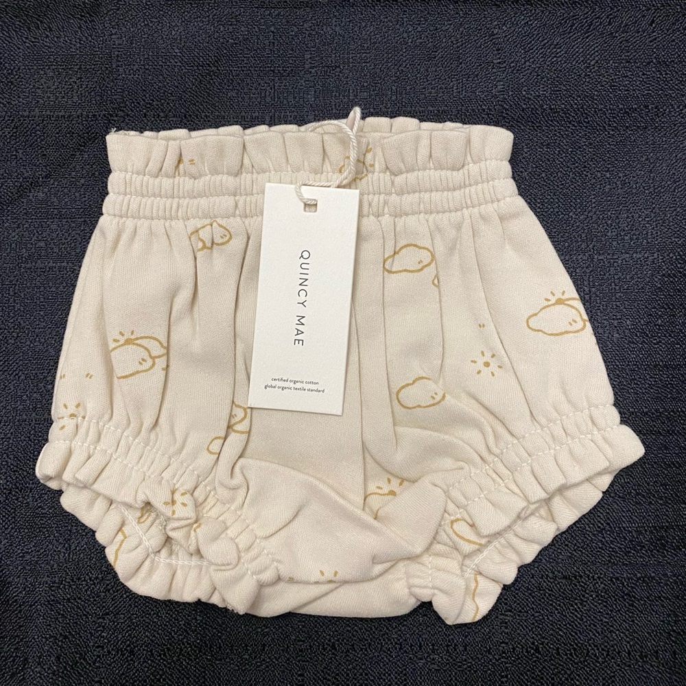 xSOLDQuincy Mae Gathered Bloomers, Natural Cloud Design 3-6M Gender Neutral - Picture 1 of 7